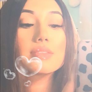 Meet your Posher, Carolina